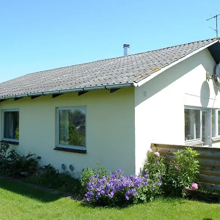 Three-bedroom Holiday In 4 Holiday home *