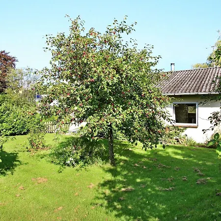 Three-bedroom Holiday In 4 *