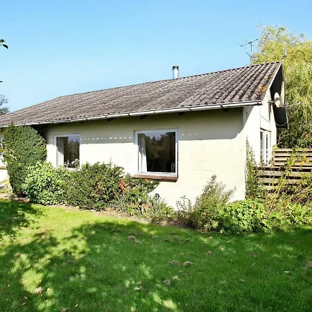 Three-bedroom Holiday In 4 Holiday home *